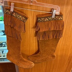 Minnetonka Moccasins Fringed Brown Suede Boots with Tribal Trim